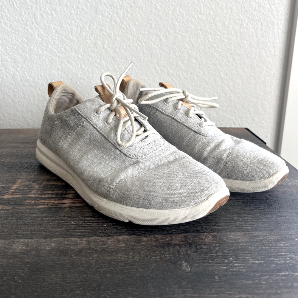 Tom’s tennis shoes size 7.5